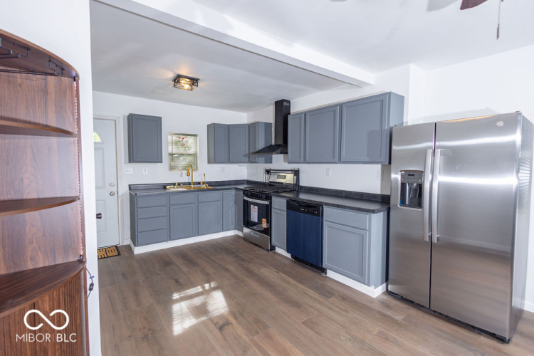 Listing Image 11