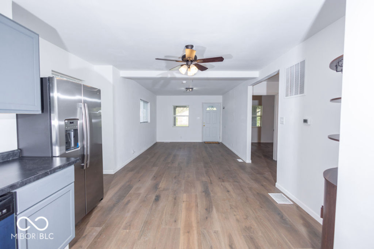Listing Image 16