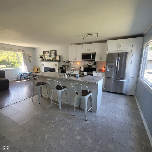 Listing Image 12
