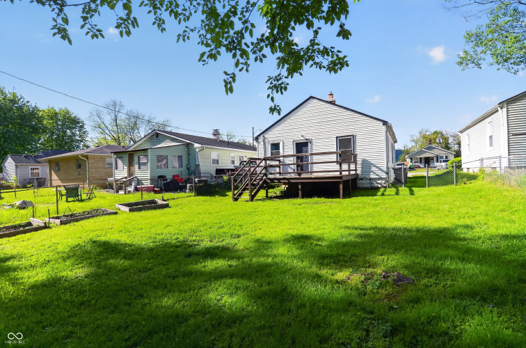 Listing Image 4