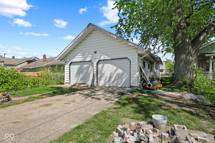 Listing Image 4