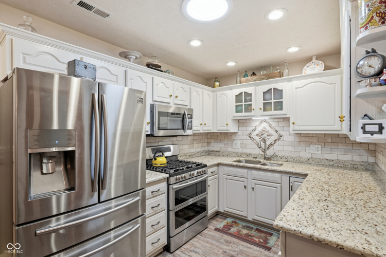 Listing Image 11