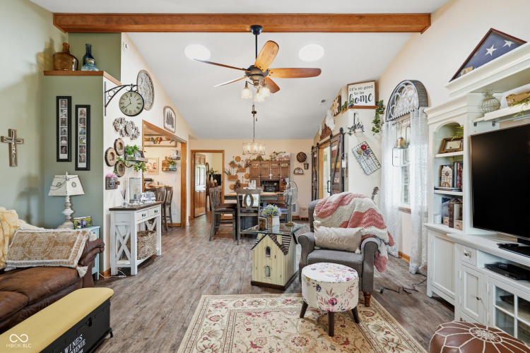 Listing Image 7