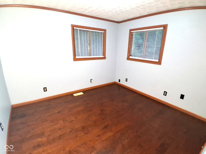 Listing Image 30