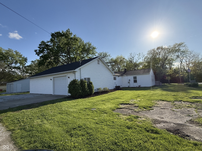 Listing Image 4