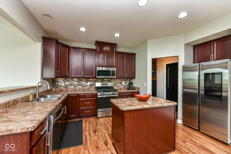 Listing Image 9