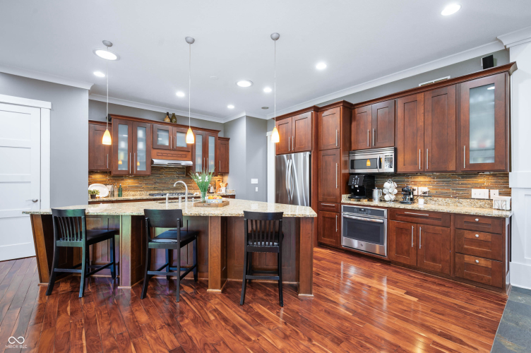 Listing Image 11