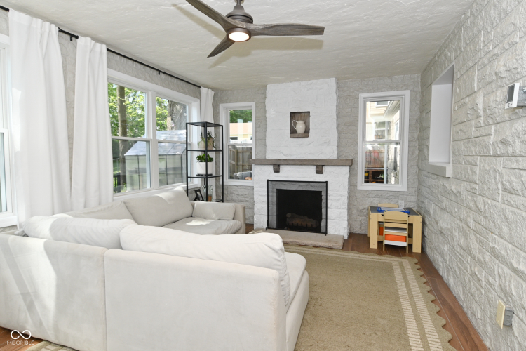 Listing Image 15