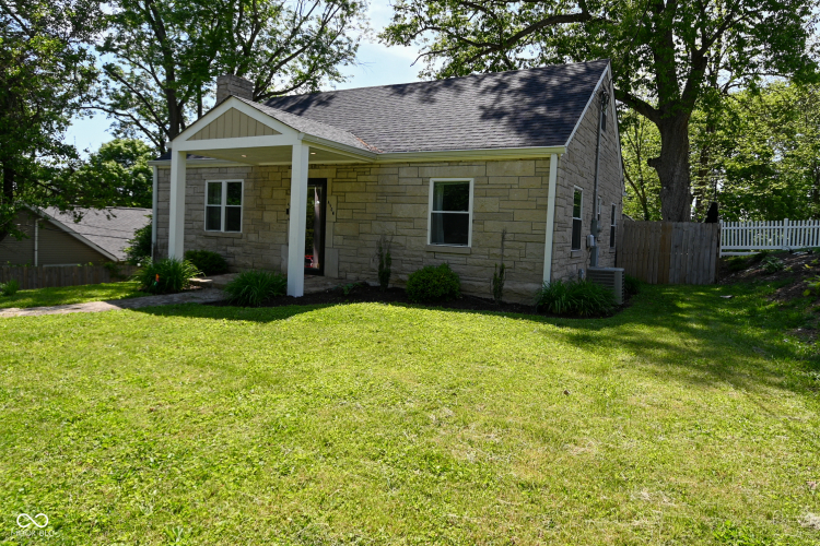 Listing Image 4