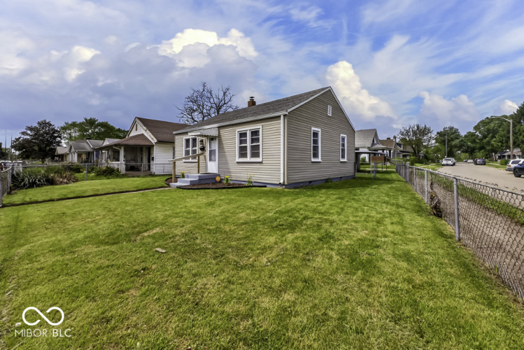 Listing Image 4