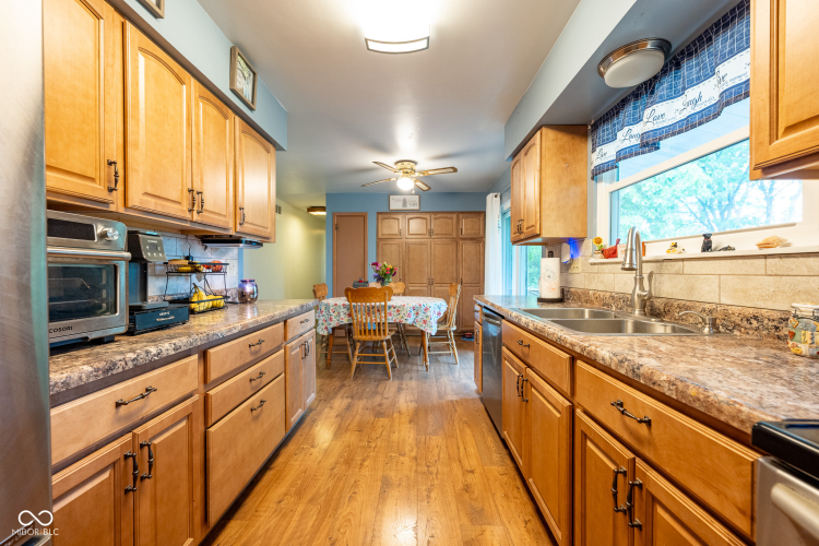 Listing Image 19