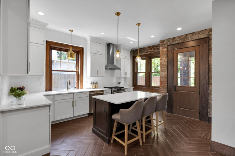 Listing Image 12
