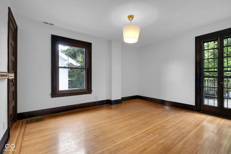 Listing Image 37