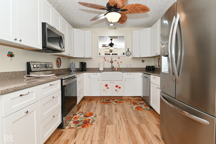 Listing Image 11