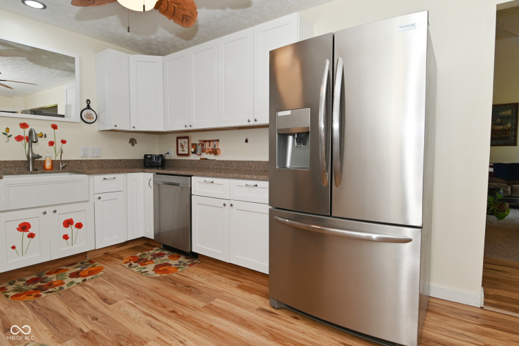 Listing Image 12