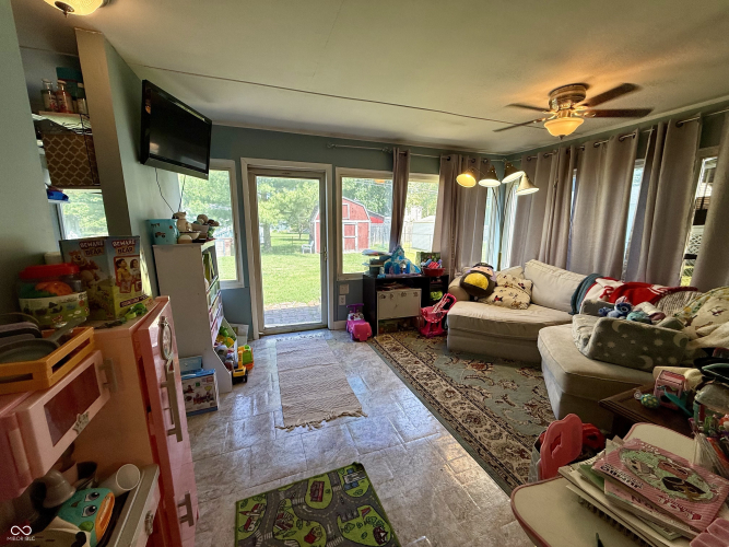 Listing Image 8