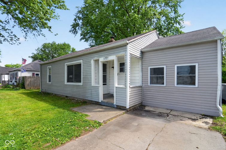 Listing Image 4
