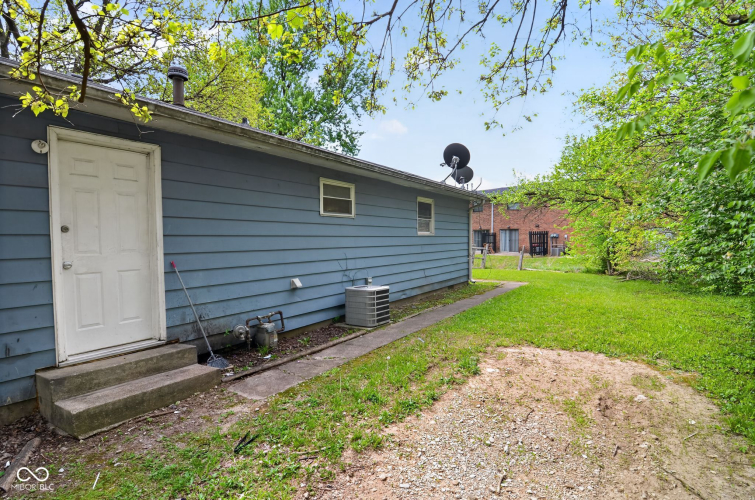 Listing Image 7