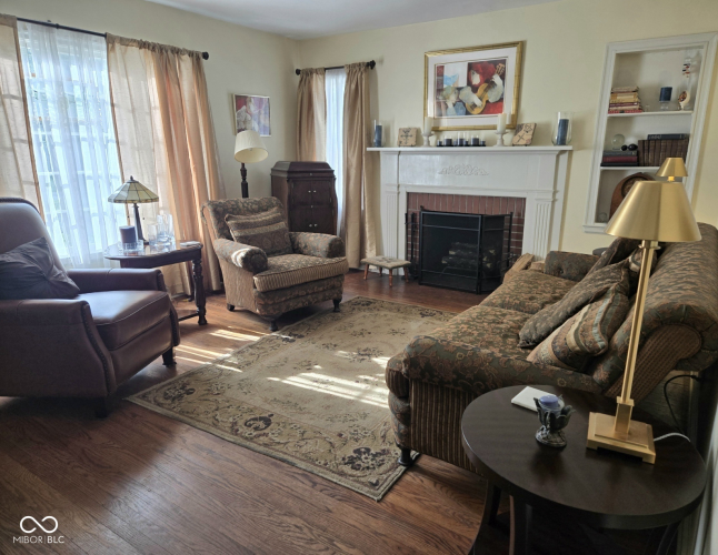 Listing Image 5