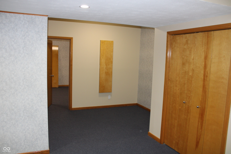 Listing Image 40
