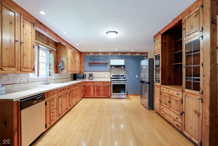 Listing Image 11