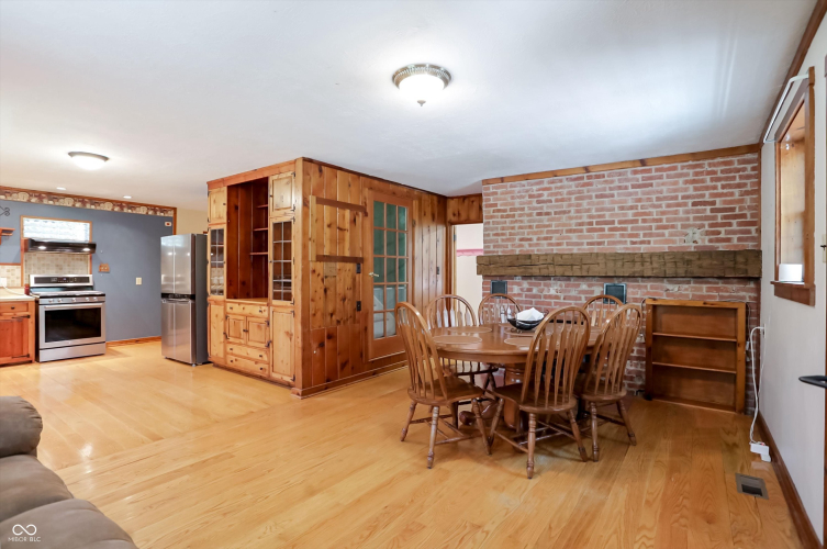 Listing Image 14
