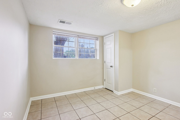 Listing Image 28