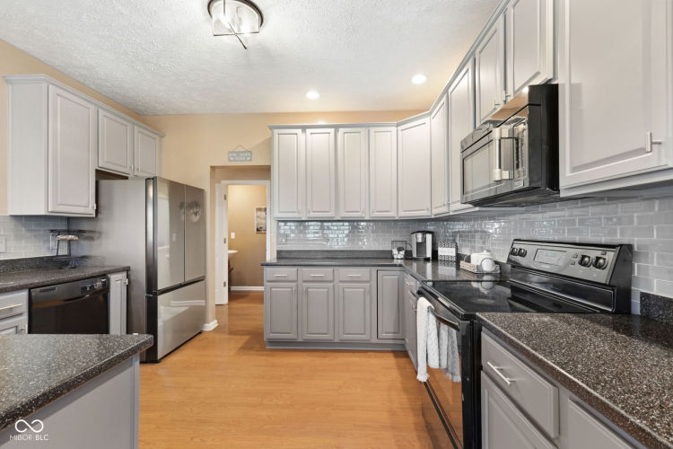 Listing Image 14