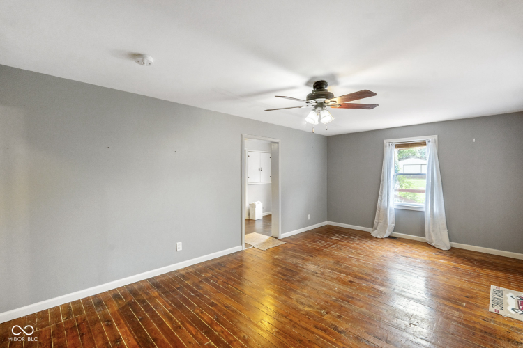 Listing Image 16