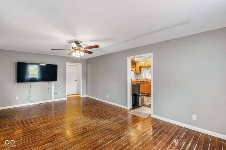 Listing Image 17