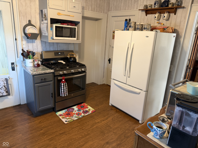 Listing Image 12