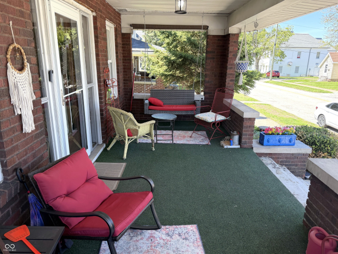 Listing Image 4