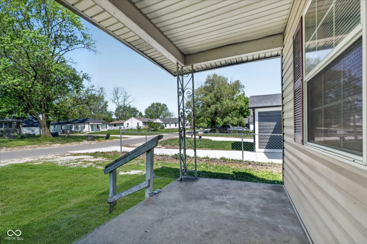 Listing Image 3