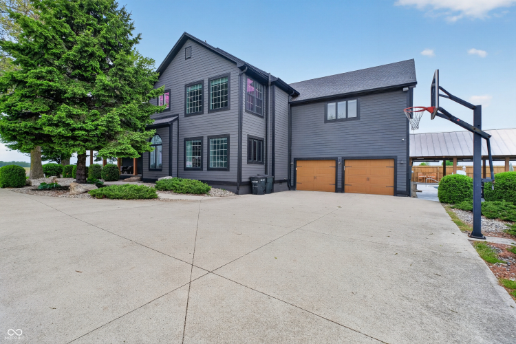 Listing Image 82