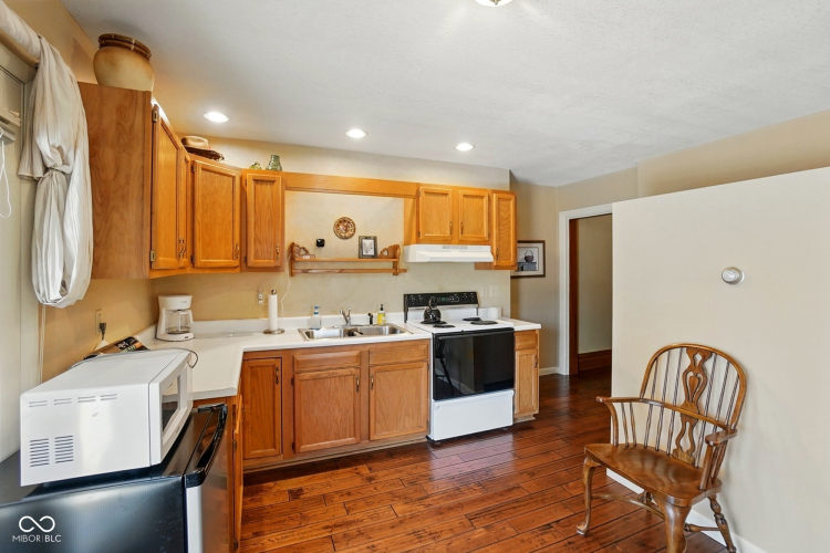 Listing Image 20