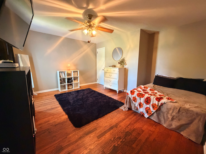 Listing Image 18