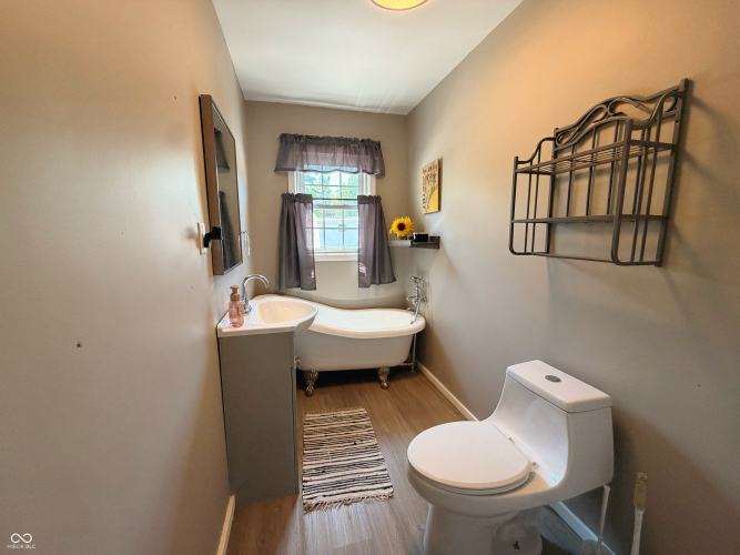 Listing Image 22