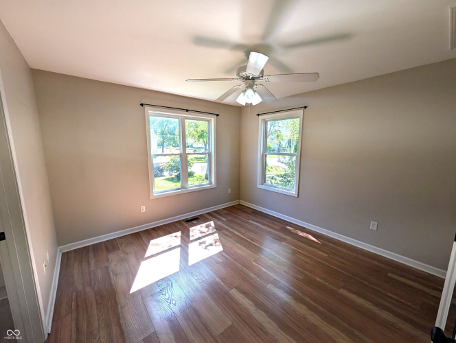 Listing Image 17