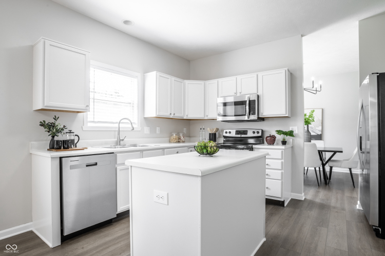 Listing Image 10