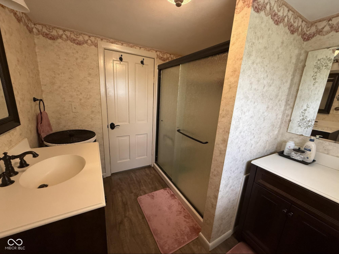 Listing Image 80