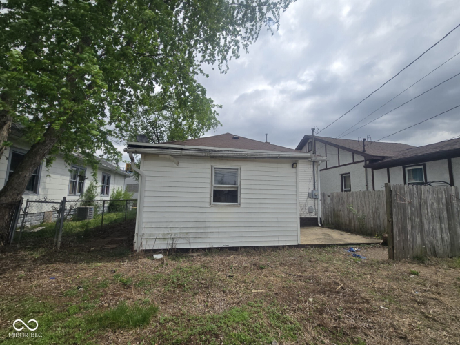 Listing Image 5
