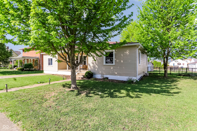 Listing Image 3