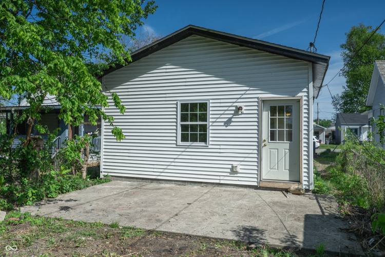 Listing Image 4