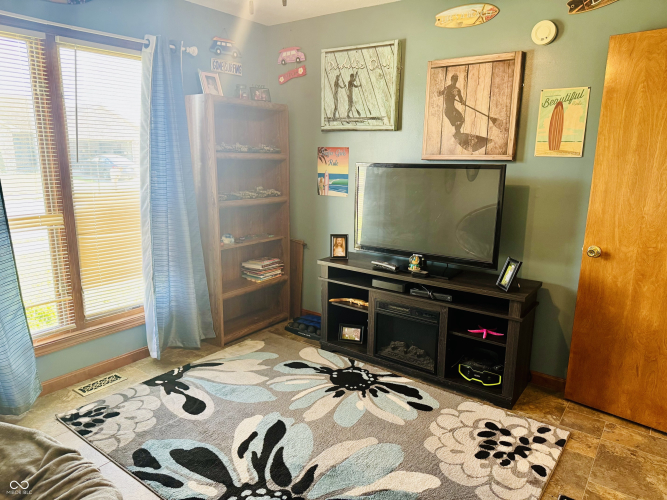 Listing Image 17