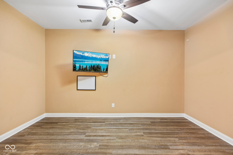 Listing Image 64
