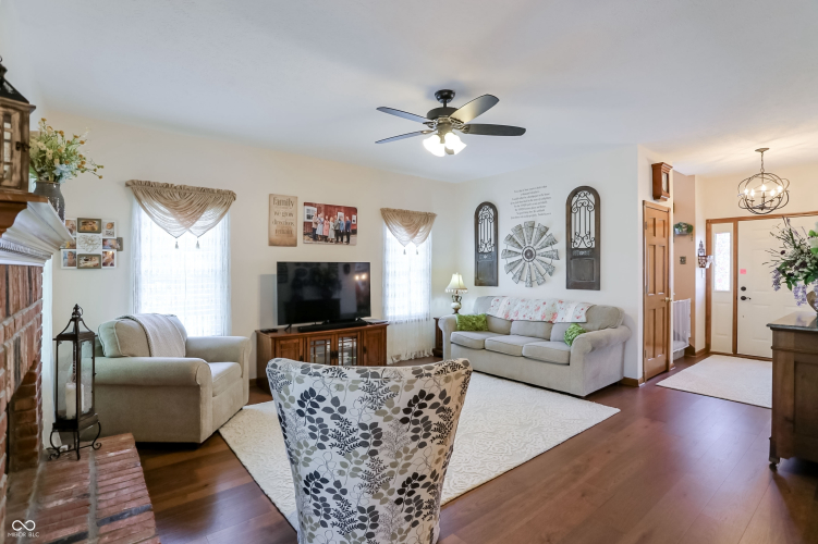 Listing Image 12