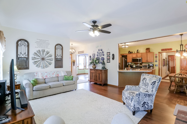 Listing Image 15