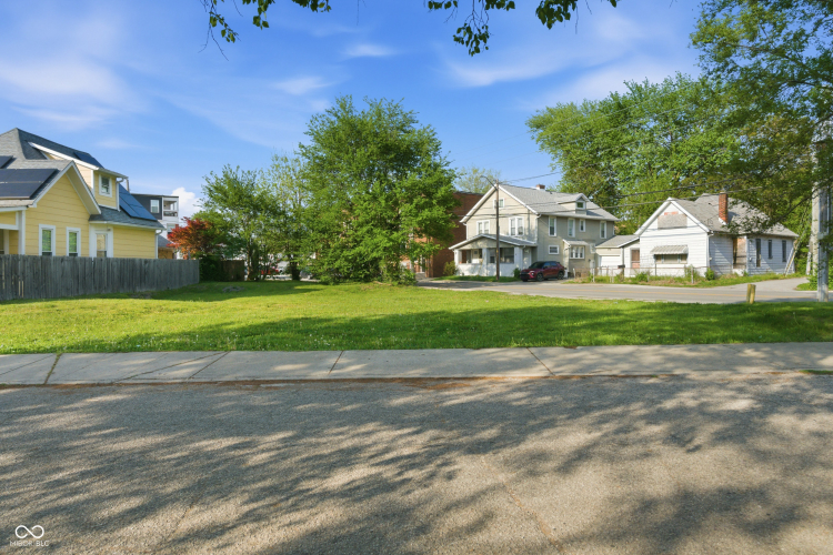 Listing Image 4