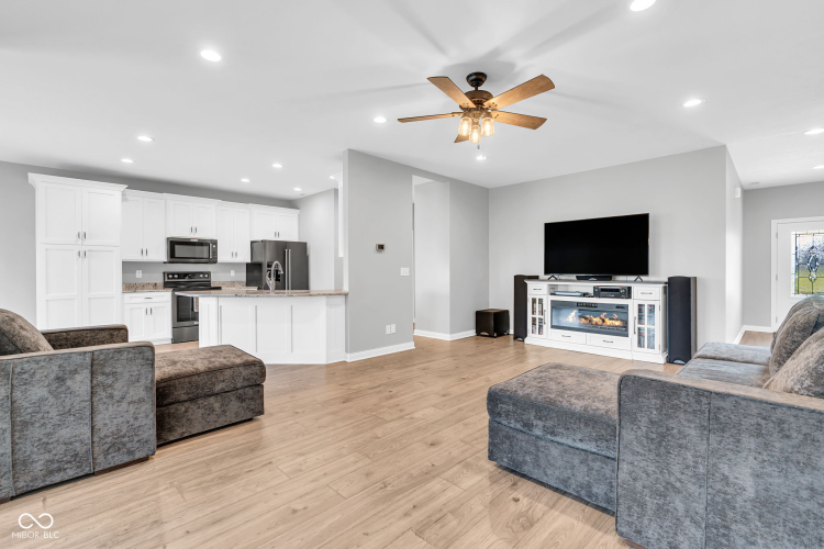 Listing Image 15