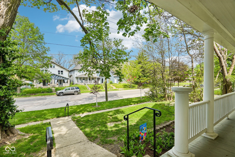 Listing Image 4